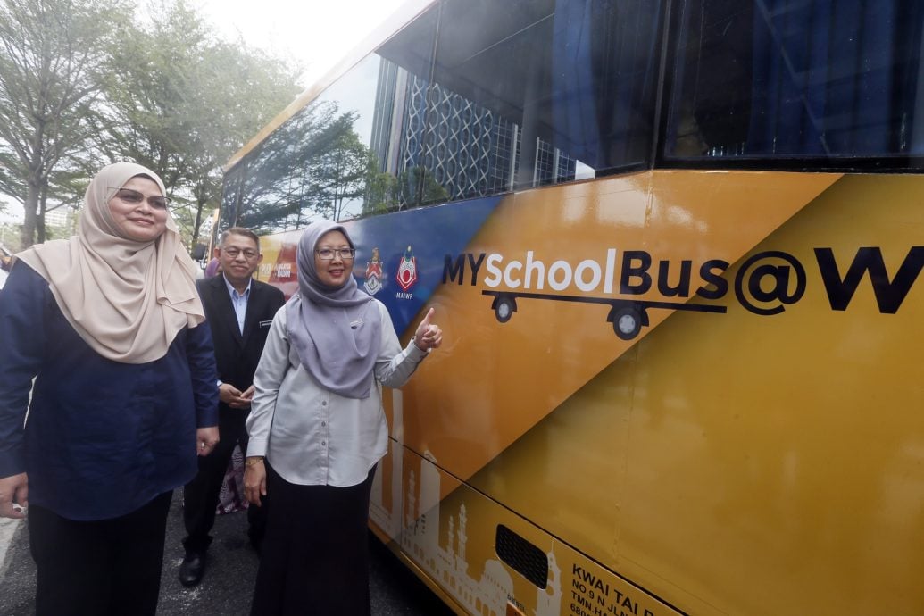 版头-大都会/扎丽哈推介免费校车服务的新贴纸/2图