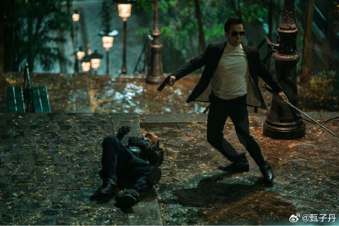 甄子丹奇洛汤告鲁斯 争动作片影帝