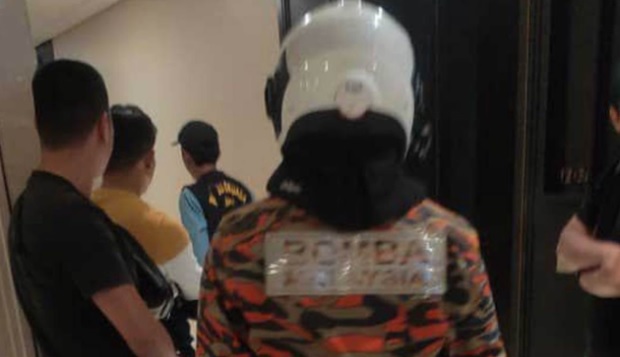 男女艺人幽会被逮个正着 拒开门惊动消拯局破门