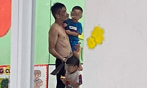 男子吸毒出现幻觉 持刀闯幼儿园挟持2童