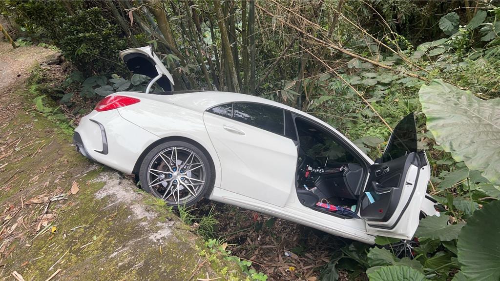 疑欠债被虐打塞后车厢 车坠山坡男子遭弃尸路旁