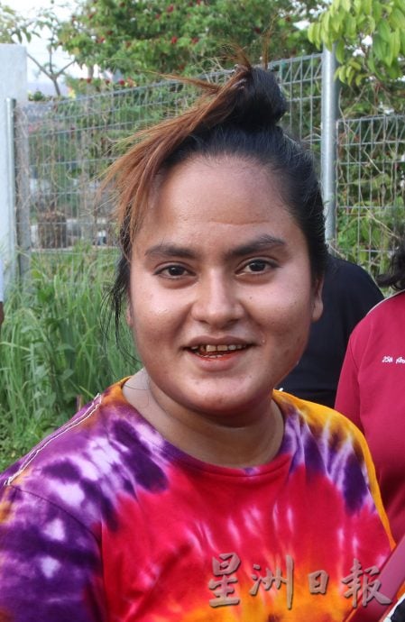 疑焚烧垃圾酿祸,6屋烧毁 20人失家园