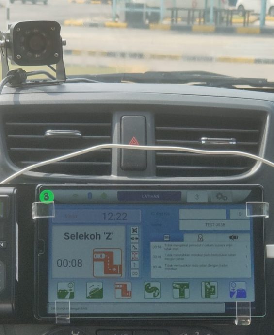 监考员减半加速效率 电子考车1天增30%考生