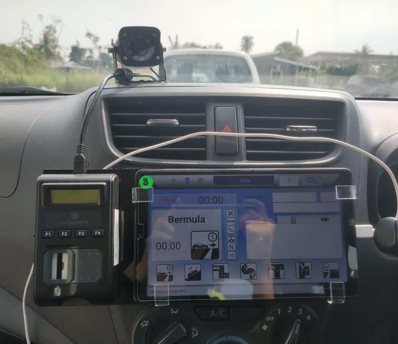 监考员减半加速效率 电子考车1天增30%考生