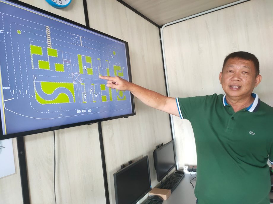 监考员减半加速效率 电子考车1天增30%考生