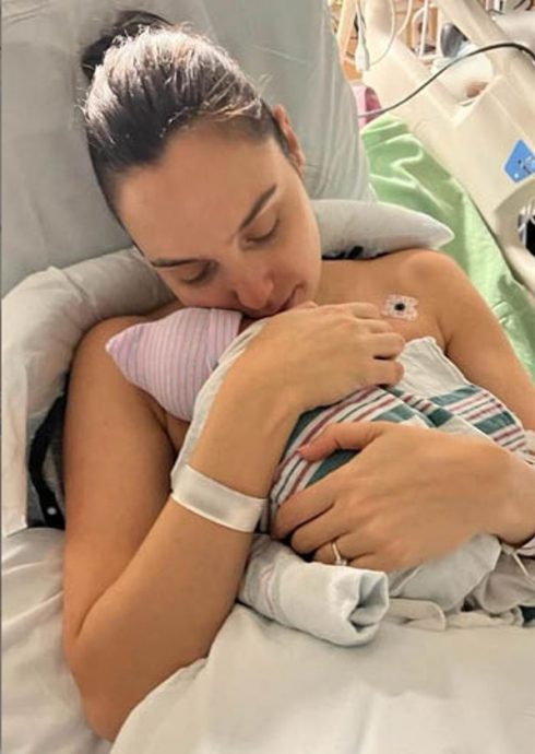 盖儿加朵喜迎第4千金 “想每星期都生1次”