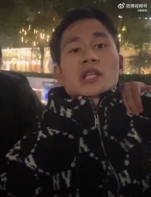 看世界两图)从云南飞杭州打劫万象城金铺 23岁男被逮大喊:我有外交豁免权!