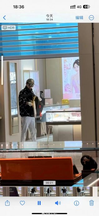 看世界两图)从云南飞杭州打劫万象城金铺 23岁男被逮大喊:我有外交豁免权!