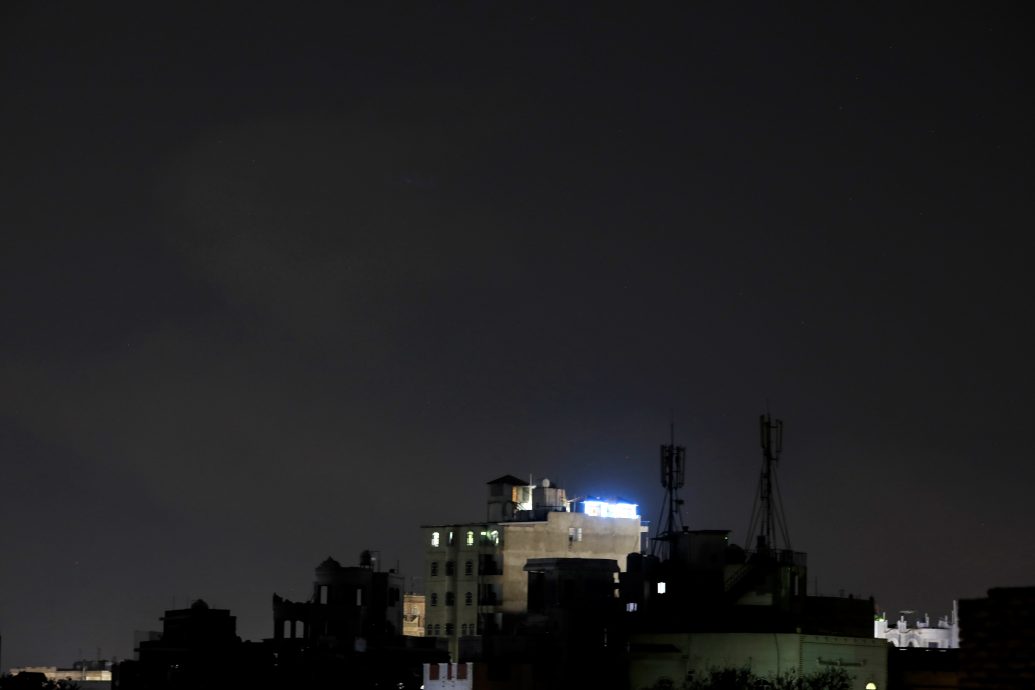 看世界/也门胡塞武装发射4枚导弹 美军还击袭3设施