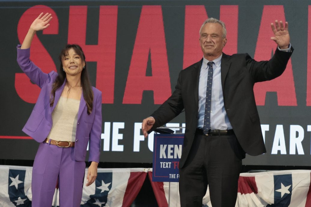 看世界)华人血统加州女律师成为小肯尼迪竞选副手