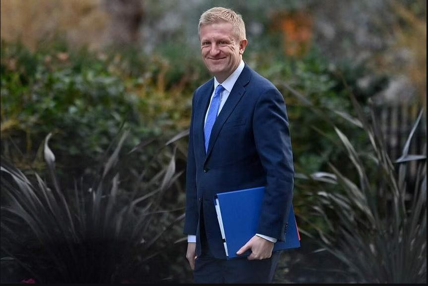 看世界/将点名中涉窃取英选民个资  英拟制裁反人权中官员