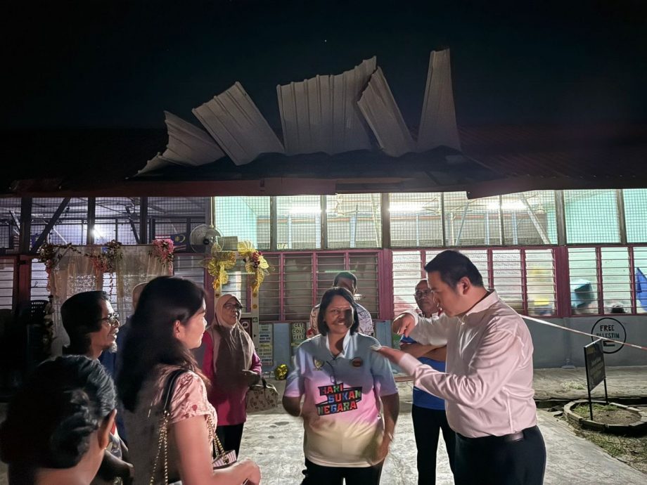 督亚冷风灾120屋 学校礼堂受损 张哲敏拨3.6万助灾民