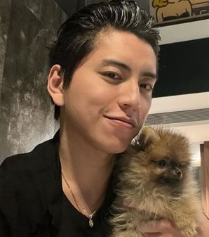 突晒戒指照疑求婚 王大陆回应了