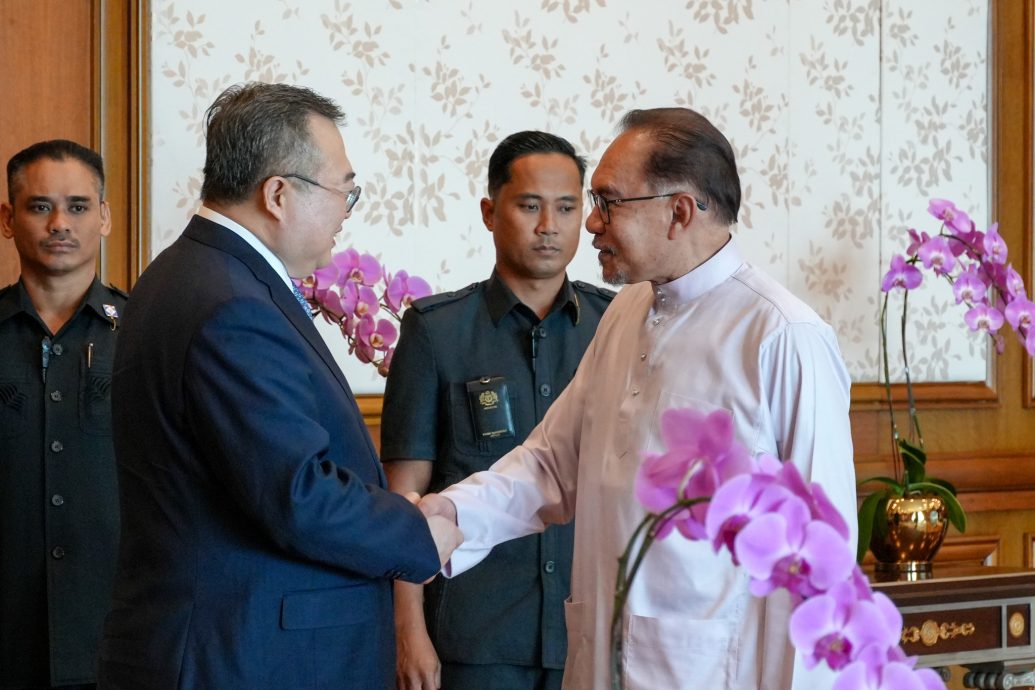 综合封面/首相接见刘建超