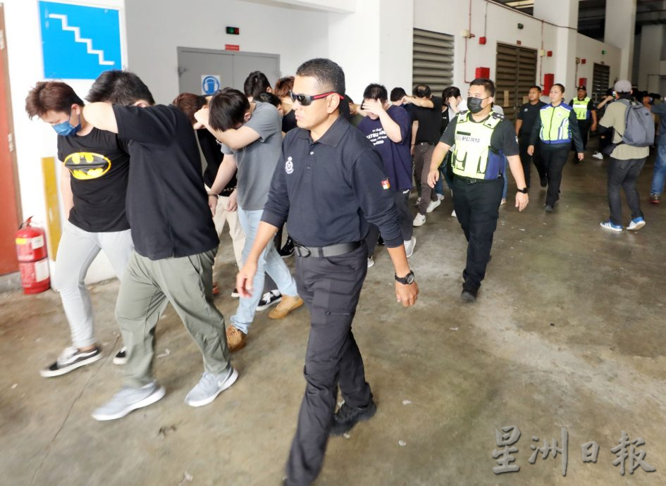 网赌集团61人分4批面控 17被告否认有罪