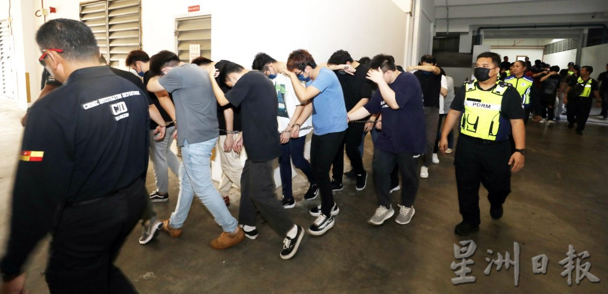 网赌集团61人分4批面控 17被告否认有罪