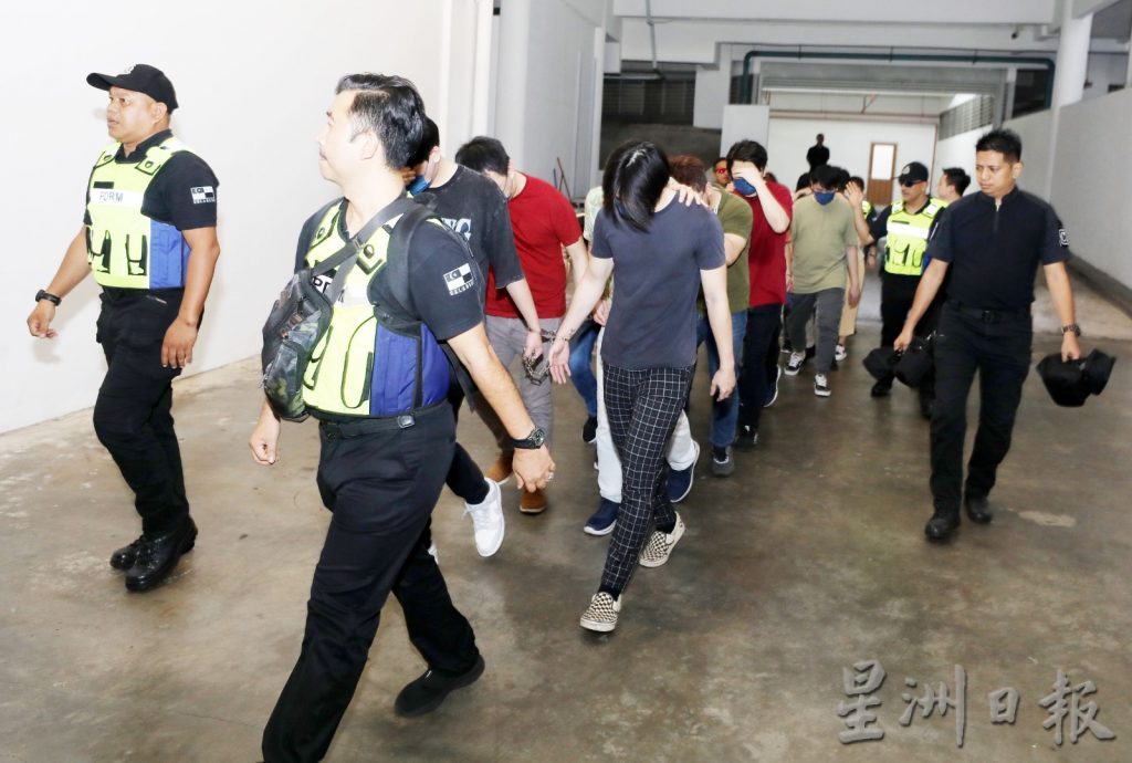 网赌集团61人分4批面控 17被告否认有罪