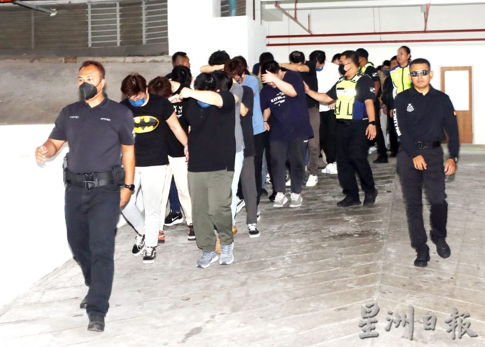 网赌集团61人分4批面控 17被告否认有罪