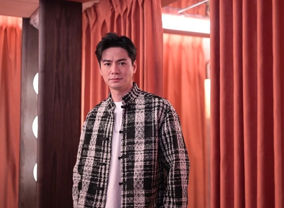 罗子溢合照粉丝 惨被捏脸秒吓坏