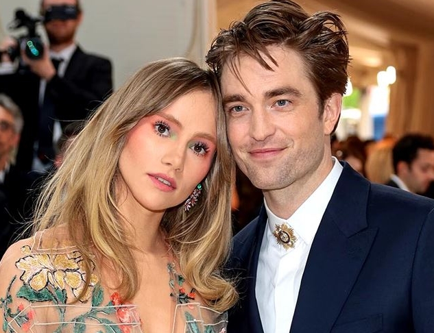 罗拔柏汀森当爸啦！ 推婴儿车现身“一家三口”被捕获