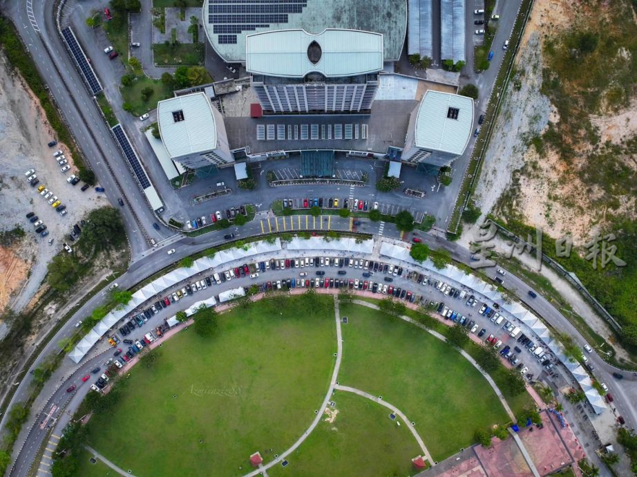 美露拉也交通圈 500公尺霹最长斋戒月市集