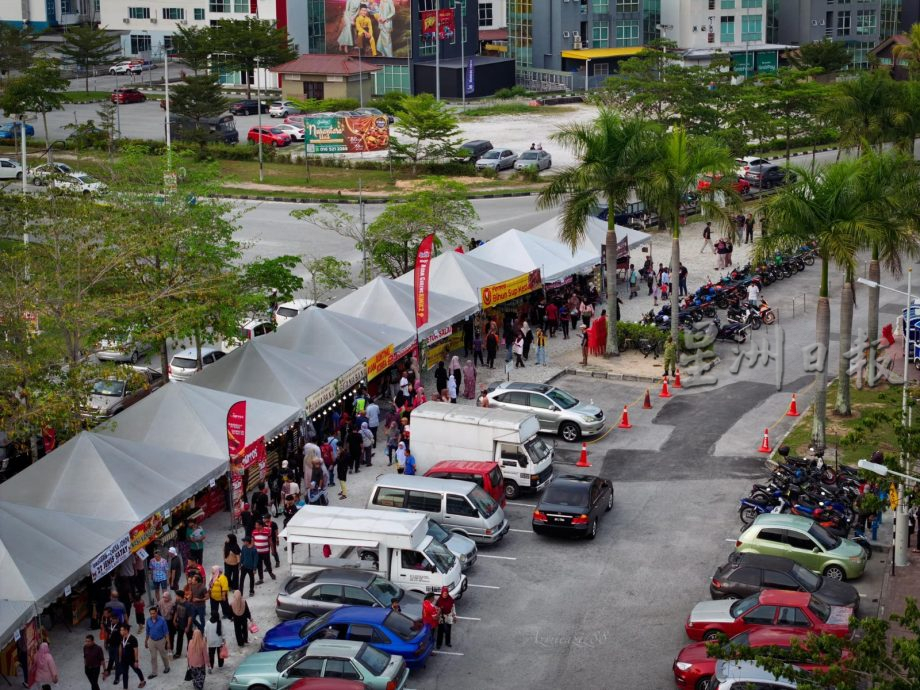 美露拉也交通圈 500公尺霹最长斋戒月市集