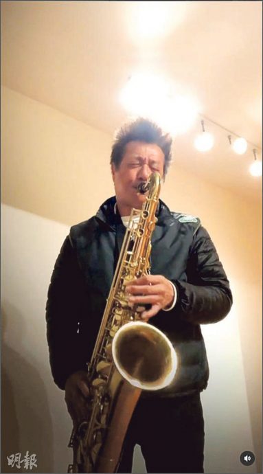  耳膜受损听力剩六成 76岁石修戴助听器