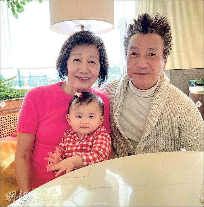  耳膜受损听力剩六成 76岁石修戴助听器