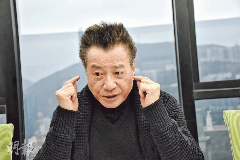  耳膜受损听力剩六成 76岁石修戴助听器