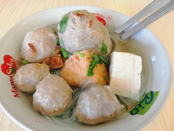 肉骨茶入遗风波| 以印尼肉丸Bakso举例 医院董事:就算有Bak也清真!