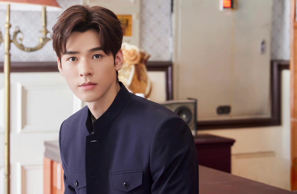 肖战2年拿下20个代言 被封最具商业价值男星