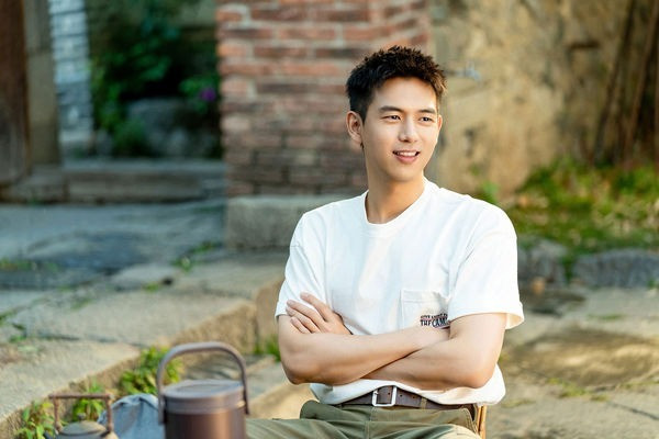 肖战2年拿下20个代言 被封最具商业价值男星