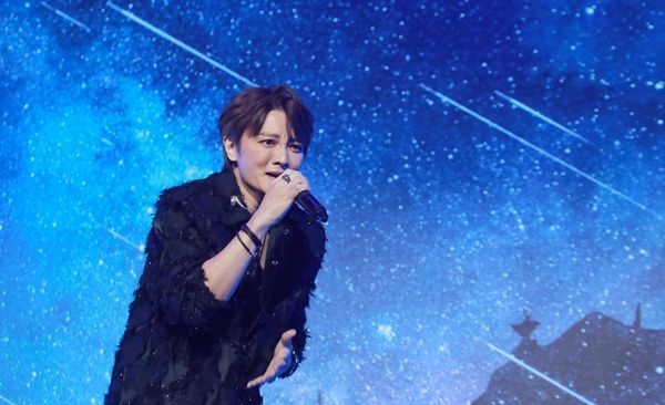 花花染毒强调:跟我老公没有关系 阿沁亲赴警局检验