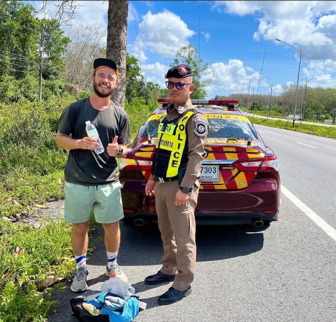 英国男子从北跑到南 为泰国贫困儿童募捐