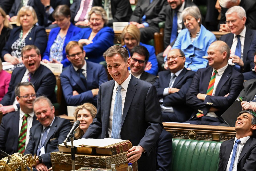 英预算案:下降国民保险供款2% 废除“非定居者”不缴税制