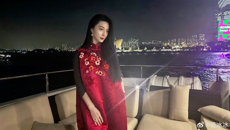 范冰冰爆新恋情 超帅型男情侣装同游香港