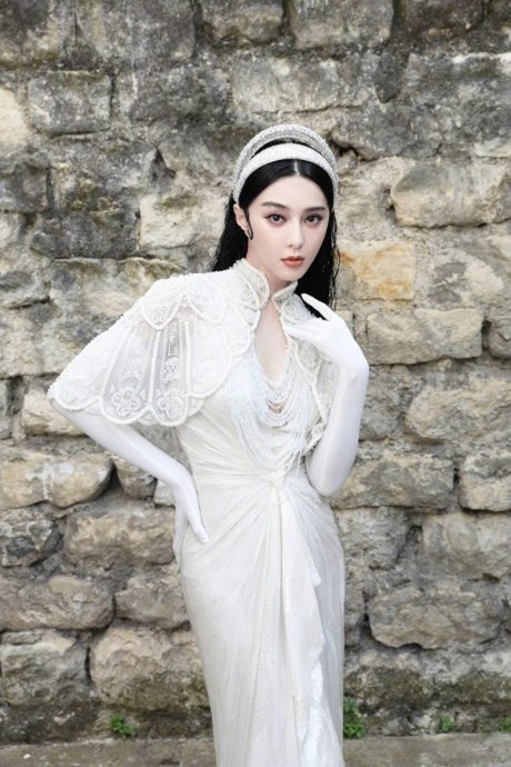 范冰冰爆新恋情 超帅型男情侣装同游香港