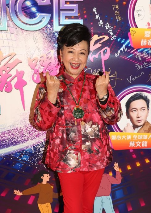 薛家燕捐600件衣服义卖 忍痛割爱《真情》首出镜戏服