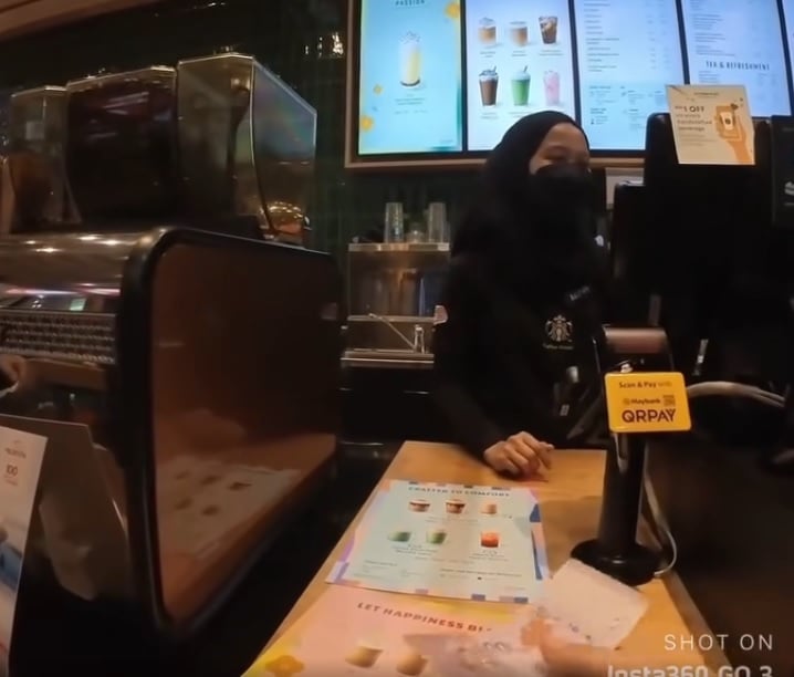 视频 | 中国游客光顾大马星巴克 全程用中文买咖啡还扔钱