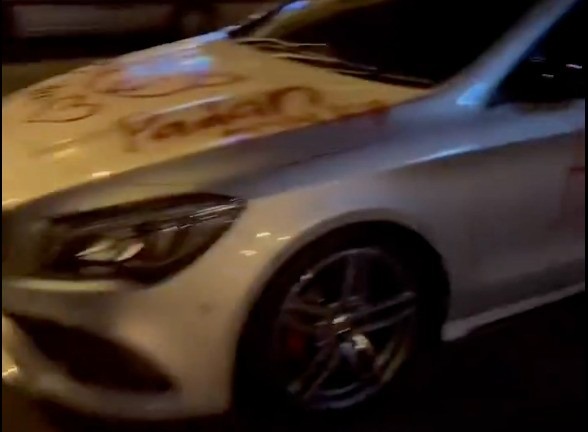 视频 | 寻仇报复还是恶作剧？新车被喷红漆车主心痛