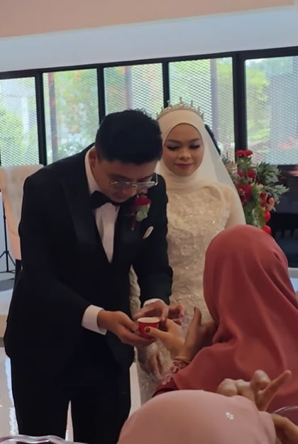 视频 | 敬茶领红包吻父母双手 华裔娶巫裔跨族婚礼温馨感人