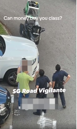 视频 | 霸摩托车位与送餐员碰撞 马赛地女司机鸣笛扰民被骂翻