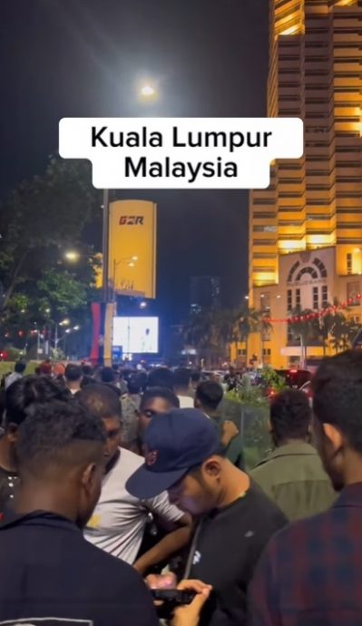 视频|游客惊讶隆市假日沦外劳城 网民： “欢迎来到小达卡！”