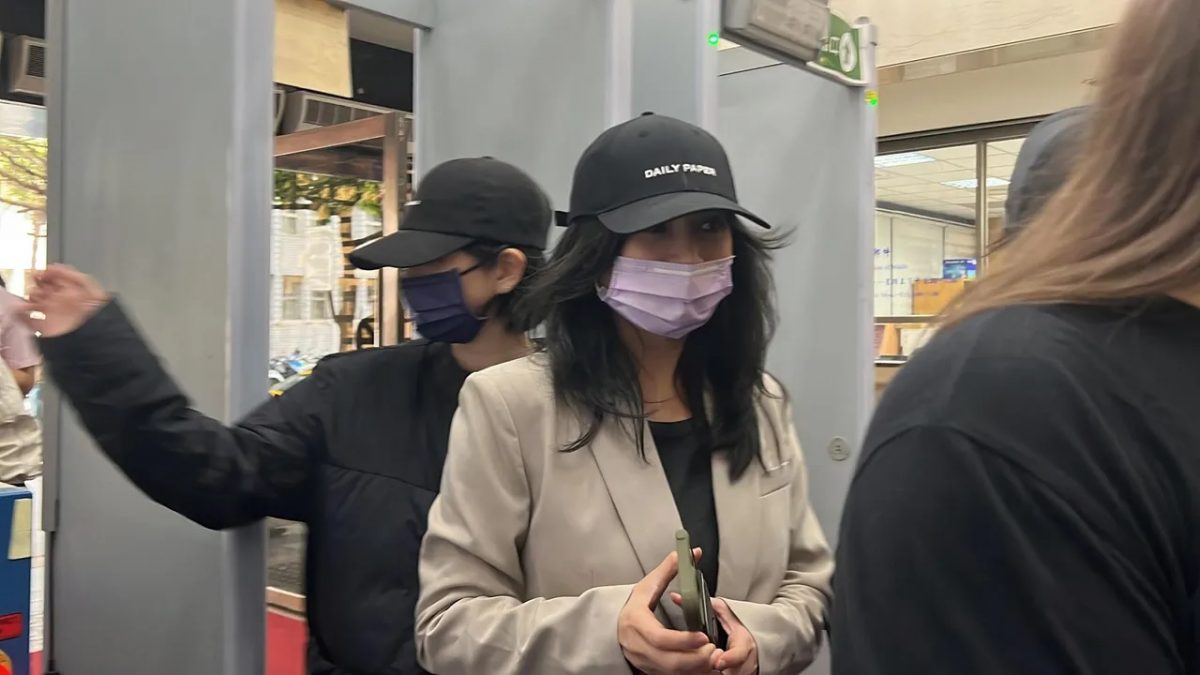 詹雯婷涉诬告出庭 亲友护驾与媒体爆冲突