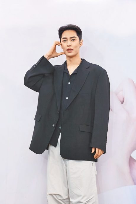 认爱李宰旭爆脱粉潮  Karina写信道歉未提分手