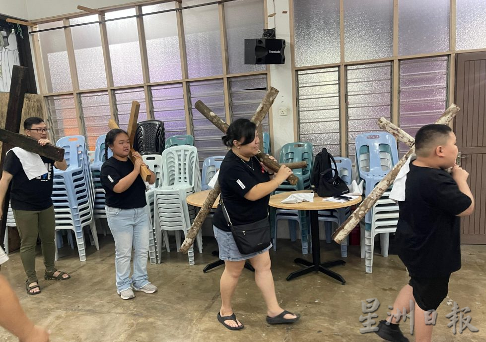 设7站十架苦路之旅  体会耶稣受难被钉感受
