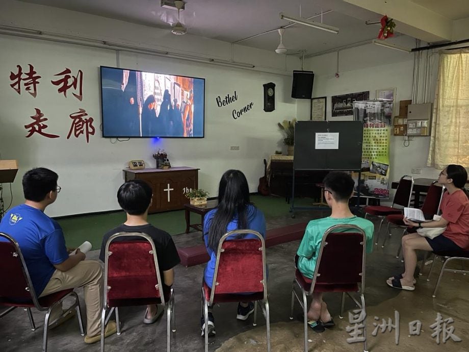 设7站十架苦路之旅  体会耶稣受难被钉感受