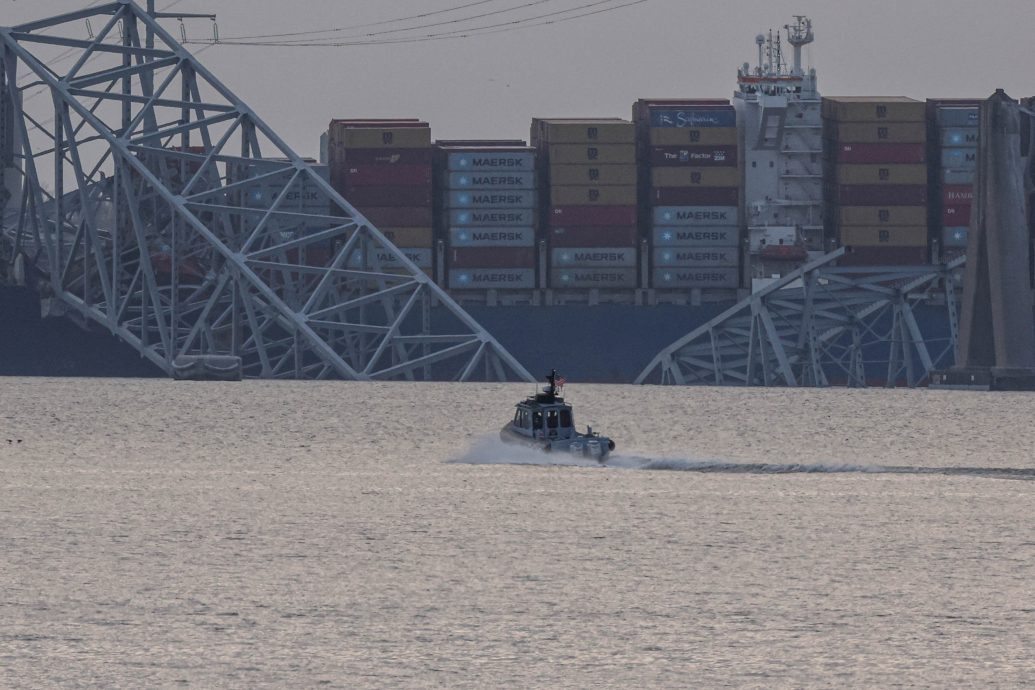 货轮撞桥前船员发Mayday 他们冲去挡车挽救了更多性命