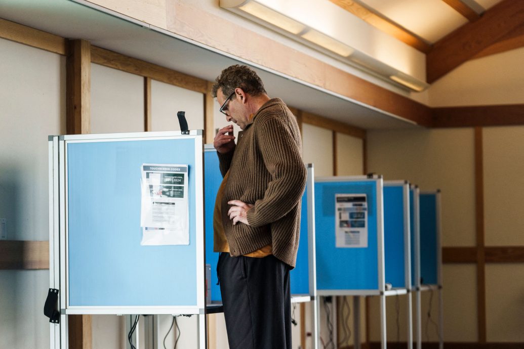 超级星期二登场 拜登和特朗普多州胜出