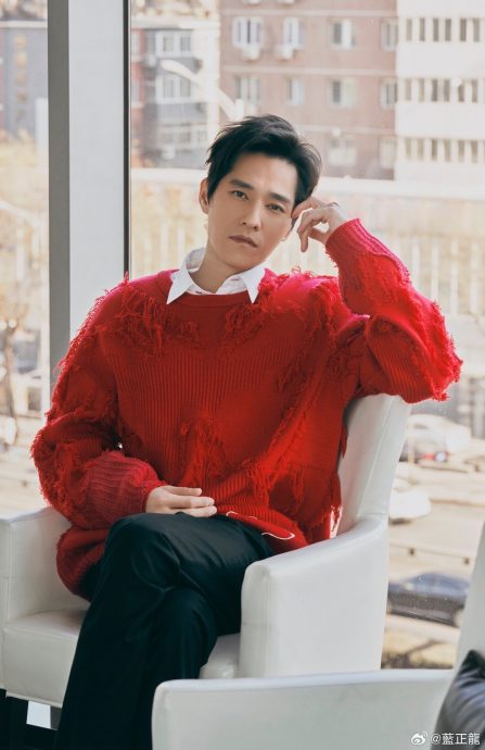 路人捡到蓝正龙钱包 警方:本人已领回